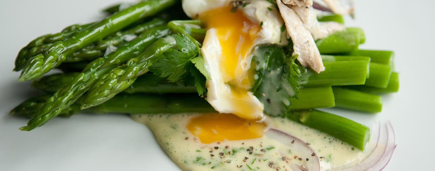 Asparagus and poached eggs